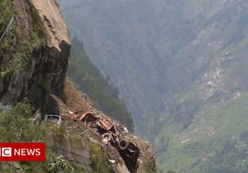 Dozens trapped in massive India landslide