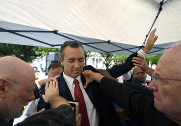 Many Bible Belt preachers silent on shots as COVID surges