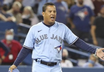 Judging Charlie Montoyo’s decisions in Blue Jays’ extra-innings losses – Yahoo Canada Sports