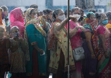 India reports 32937 new coronavirus infections – Reuters India